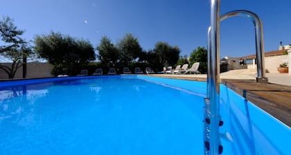 Tenuta con due Abitazioni Indipendenti e Piscina