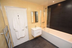 Apartment, Accessible | Bathroom | Combined shower/tub - Rosedene Highland House - The Cottage Apartment 10 (Inverness)