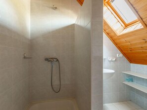 Bathroom - Apartment Jókai by Interhome (Balatonszarszo)