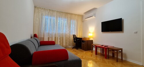 Clean & Quiet Apartment with garden view, self & early check-in, late check-out!