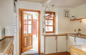 Fridge, stovetop, dishwasher, coffee/tea maker