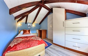 4 bedrooms, iron/ironing board, travel cot, free WiFi