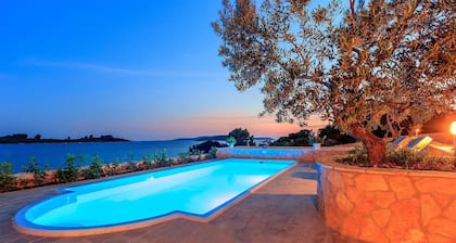 Haus am Strand in Okrug Gornji