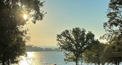 Gorgeous 3 story lake Texoma home on the water !