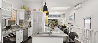 U Suites Hataitai - Gorgeous Classic Wellington Two Story Villa