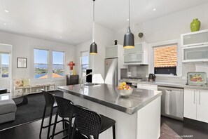 4 Bedroom House | Private kitchen | Full-size fridge, microwave, oven, dishwasher