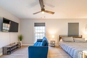 4 bedrooms, desk, iron/ironing board, WiFi