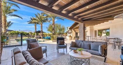 Palm Desert Estate, Pool, Courts, Saunas & No Checkout, sleeps 20+