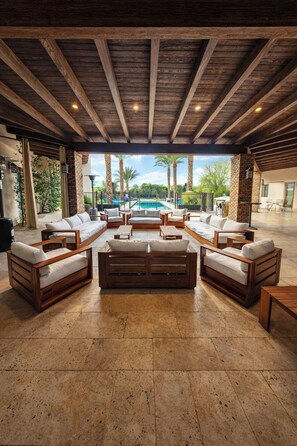 Terrace/patio - Tennis Estate near Indian Wells Tennis Gardens with 7 bedrooms 7.5 bath (Bermuda Dunes)