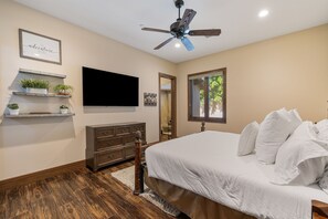 7 bedrooms, desk, free WiFi, bed sheets
