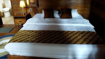 Chambre Familiale (Deluxe) | Bureau, draps fournis