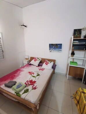 1 bedroom, free WiFi, bed sheets