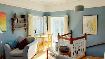 TV, fireplace, stereo