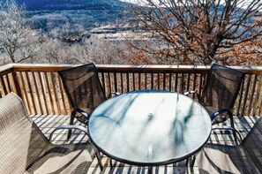 Outdoor dining - The Lake/Mountain Views!! (Branson)