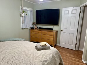 3 bedrooms, desk, iron/ironing board, free WiFi