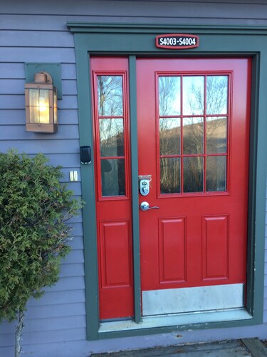 Jay Peak Ski-in Ski-out “well stocked” condo at Slopeside