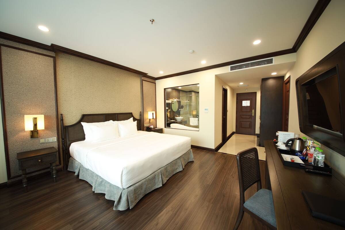 Grand Suite Double Connecting Room | Minibar, in-room safe, desk, laptop workspace