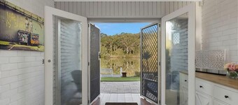 Sunrise Wyong River - Riverfront, Tennis court & Kayak's