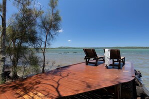 Property grounds - 3 Bedroom Luxury Lakehouse (1 bedroom lockoff) Lakefront- Double spa. (Sunshine Coast)