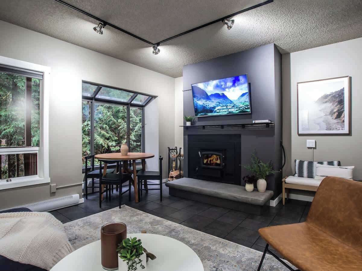 Smart TV, fireplace, table tennis