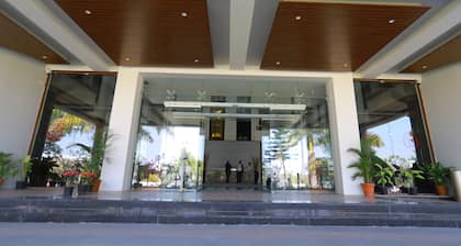 Grand Sarovar Portico