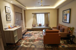 Suite | 防过敏的被褥、迷你吧、客房内保险箱、办公桌