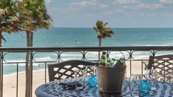 Condo, 2 Bedrooms | Balkoni