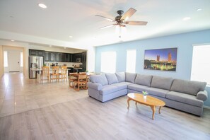 Smart TV - Spacious Modern 4-bedroom Home in New Development (Woodland)
