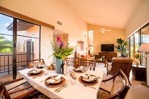 Condo, 1 King Bed with Sofa bed (Wailea Ekahi 17D ) | Dining