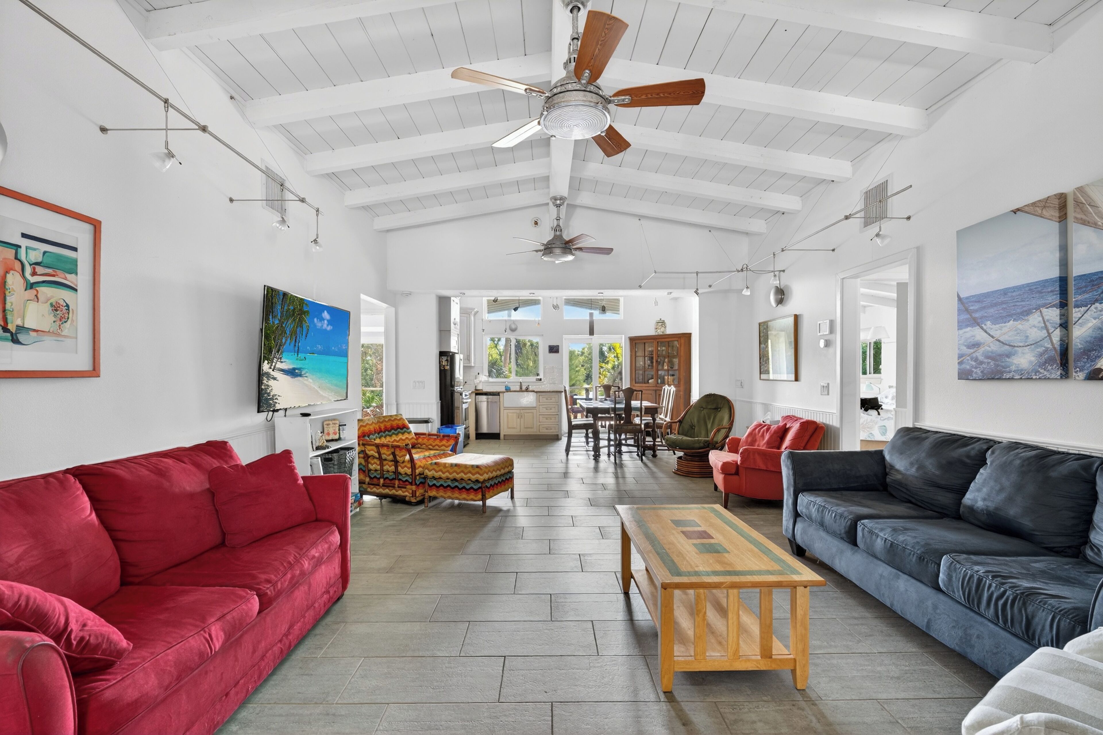 智能電視、乒乓球設施、音響