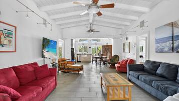 Smart TV, table tennis, stereo