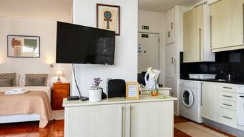 Bügeleisen/Bügelbrett, kostenloses WLAN, Bettwäsche