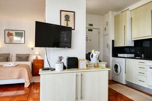 Fer et planche à repasser, Wi-Fi gratuit, draps fournis
