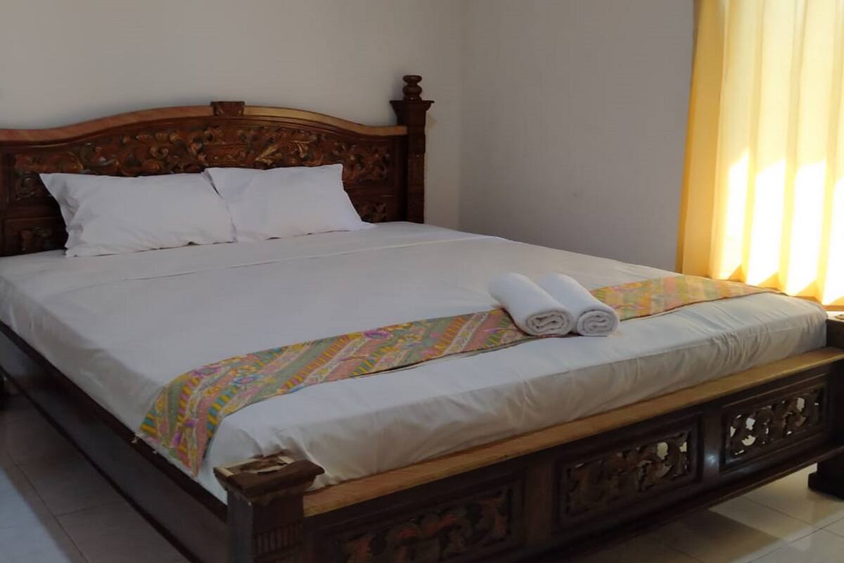 Desk, bed sheets