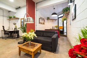 Living area - VILA MADALENA Perfect Location: Artistic Apartment (SP)