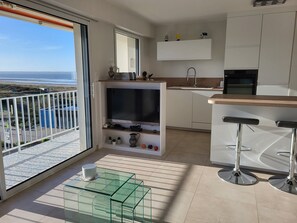 Fridge, microwave, oven, stovetop - Luxury apartment - Panoramic sea view (Saint-Brevin-les-Pins)