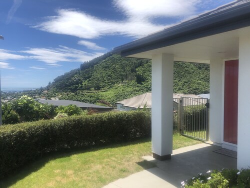 Home with Views on Vista