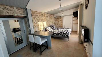 1 bedroom, free WiFi, bed sheets