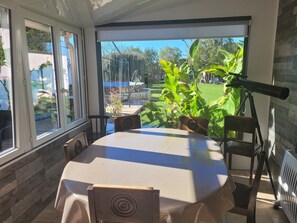 Dining - agréable chambre d'hôtes au calme avec vue sur le jardin (Le Poiré-sur-Vie)