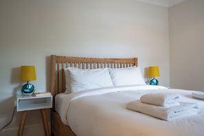 Apartment (1 Bedroom) | 1 bedroom, premium bedding, desk, laptop workspace - Putney Perfection (London)