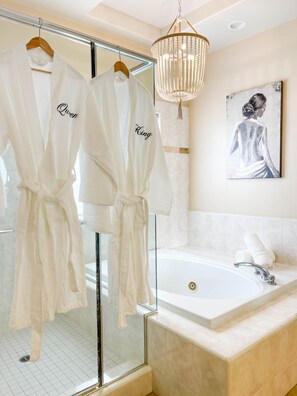 Badewanne, Whirlpool, Haartrockner, Handtücher