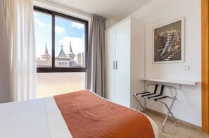 3 bedrooms, in-room safe, desk, iron/ironing board