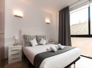 3 bedrooms, in-room safe, desk, iron/ironing board - Your solution for a perfect stay in Barcelona! (Barcelona)