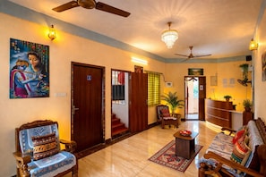 Deluxe Double Room | Living area | 32-inch LCD TV with cable channels, TV - La Villa Pondi Chérie Center Town Beach Auroville (Puducherry)