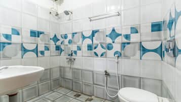 Habitación doble Deluxe | Baño | Regadera y toallas