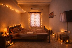 Deluxe Double Room | Free WiFi, bed sheets - La Villa Pondi Chérie Center Town Beach Auroville (Puducherry)