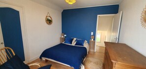 3 bedrooms, desk, iron/ironing board, travel crib
