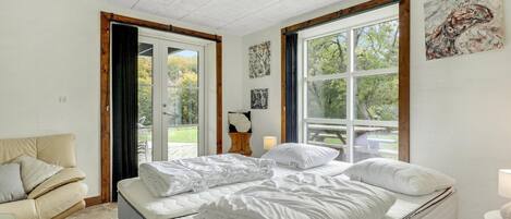 6 bedrooms, travel cot, free WiFi