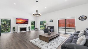 TV, fireplace