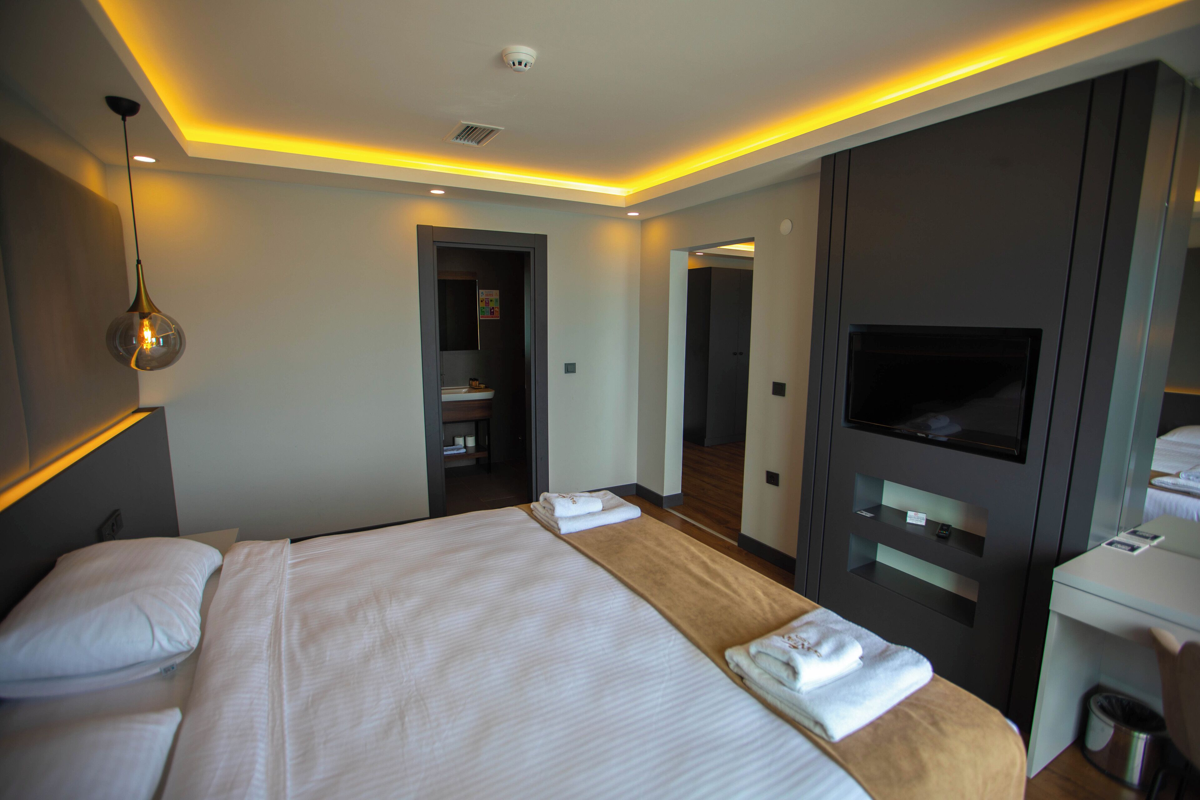 Grand Studio Suite | Premium bedding, down comforters, minibar, in-room safe